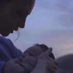Em campanha de Dia das Mães, o Boticário evidencia a jornada desafiadora da maternidade e propõe reflexão sobre o esgotamento materno